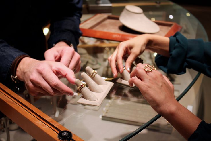 Why Low MOQ Jewelry Manufacturing Is Important for Small Businesses