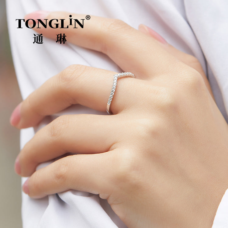 Tonglin V Shape Sterling Silver Stacking Ring With Cubic Zirconia